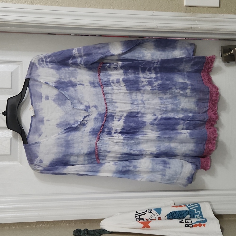 Cute boho top, live Happy